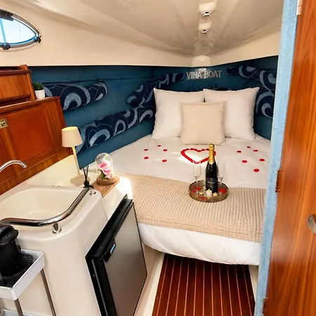 Vina Boat - Unique In Marina Ботель