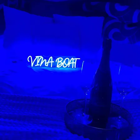 Vina Boat - Unique In Marina Botel