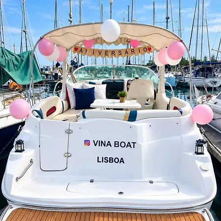 Vina Boat - Unique In Marina Hotel en barco *